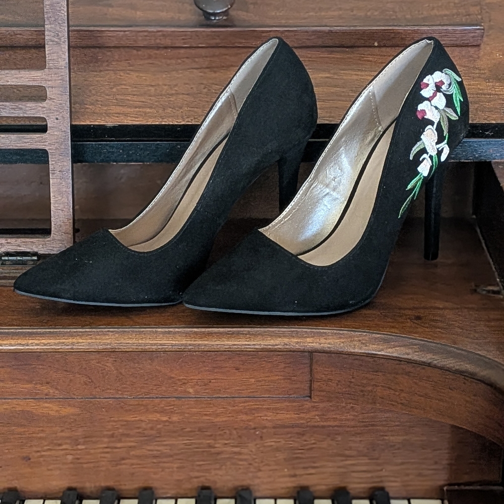 SOLD Qupid Black Heels with Floral Embroidery - Picture 3 of 8